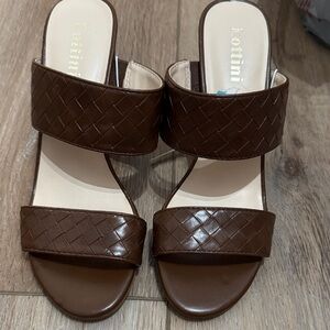 Brown Strap Strap Sandals